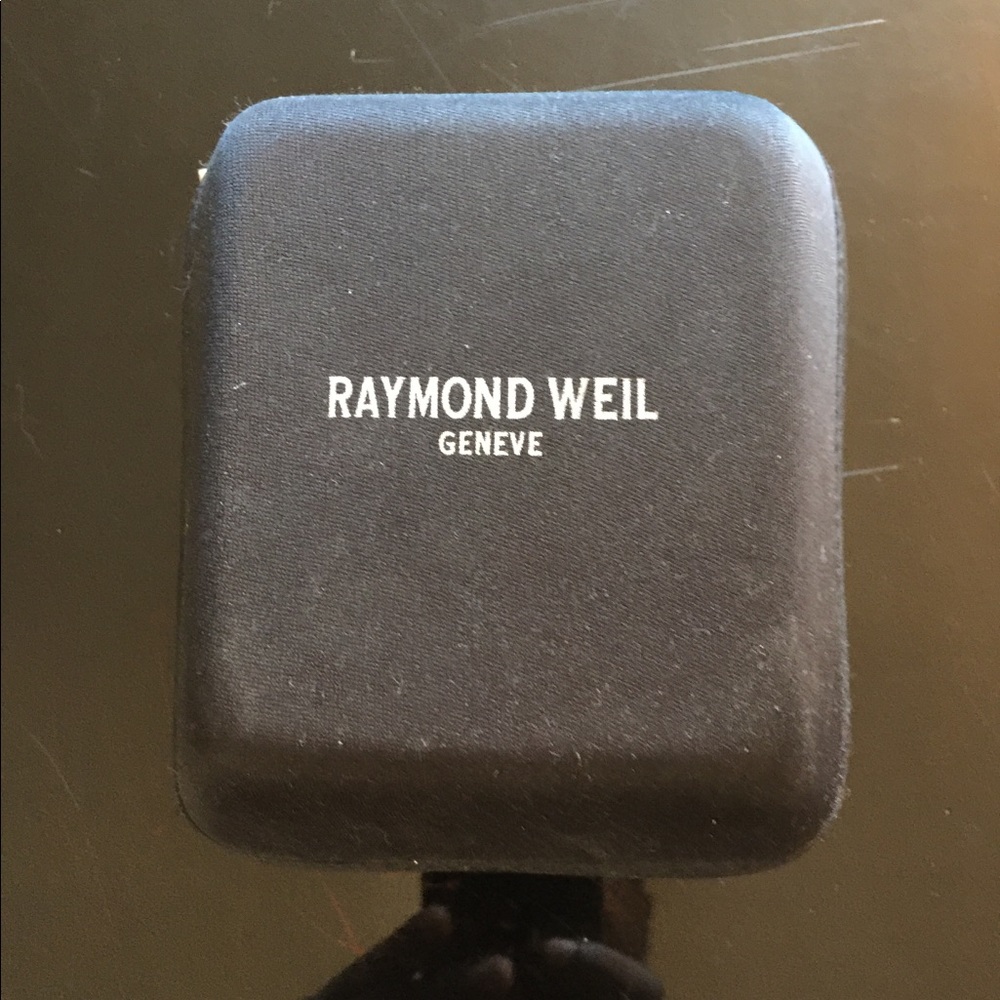 Raymond Wells wristwatch Authentic